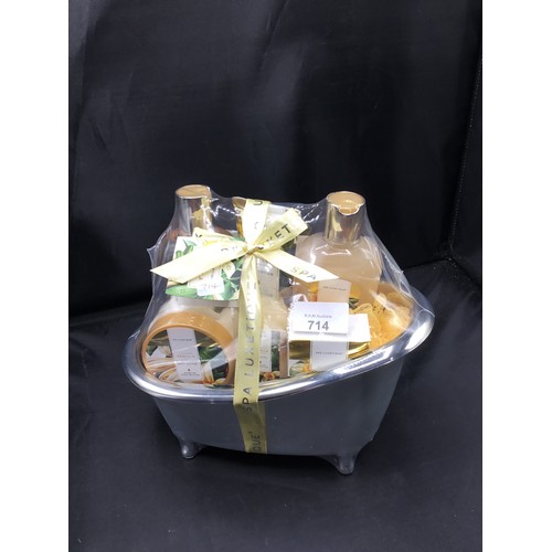 714 - Ladies Boutique Bath Gift Set