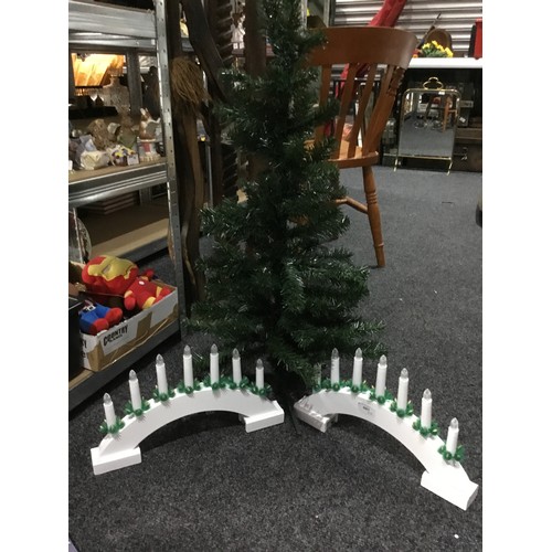 441 - New In The Box Christmas Tree and 2 Christmas Candle Bridges