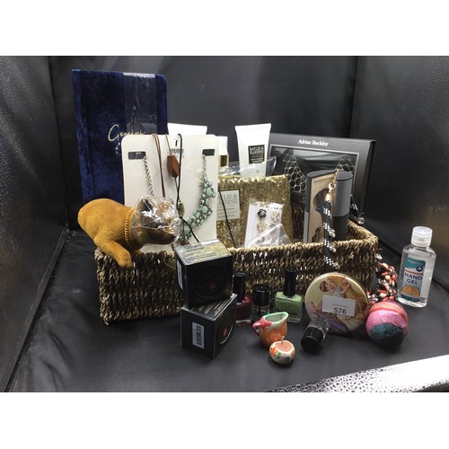 576 - Gift Set and Contents