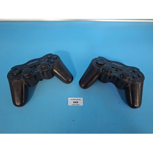 45 - Quick Shot Game Controllers x2