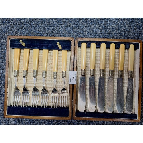 252 - Cased EPNS Fish Knives and Fork Set