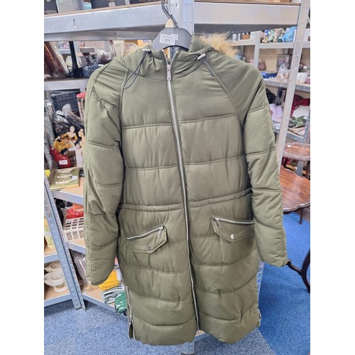 375 - Ladies Padded Winter Coat (Green Size 16)