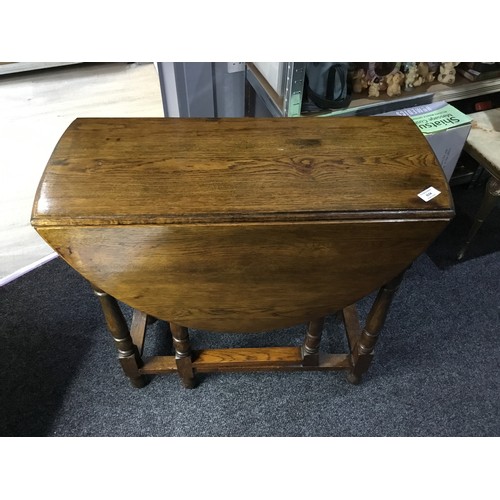 34 - Vintage Oak Gate Legged Leaf Oval Table