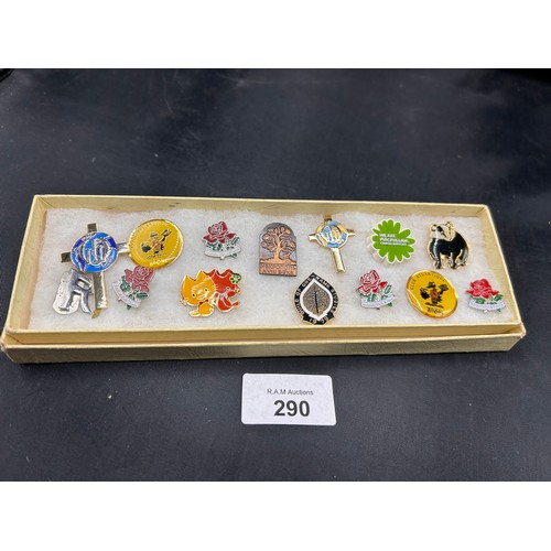 290 - A Box Of 14 Badges