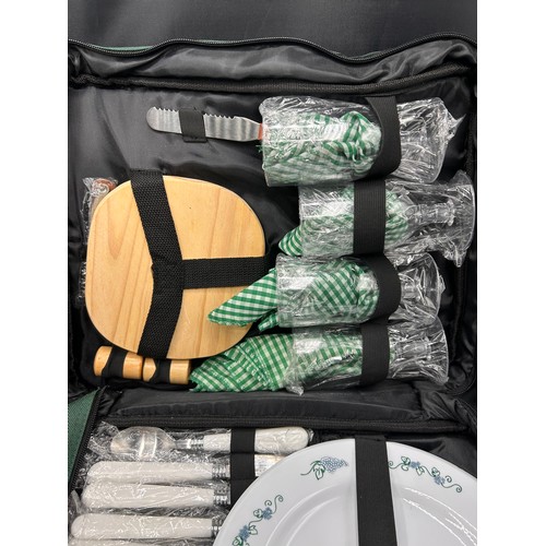 291 - Four Person Green Picnic Back Pack Complete