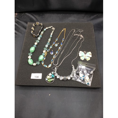 136 - Large Pad Of Fashion and Vintage Jewellery To Include Necklaces, Pendants and Earrings