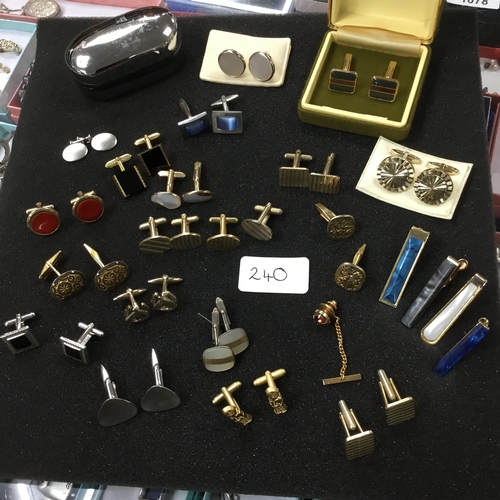 240 - Fashion and Vintage Jewellery Some Is Boxed x25 To Include Cufflinks and Tiepins