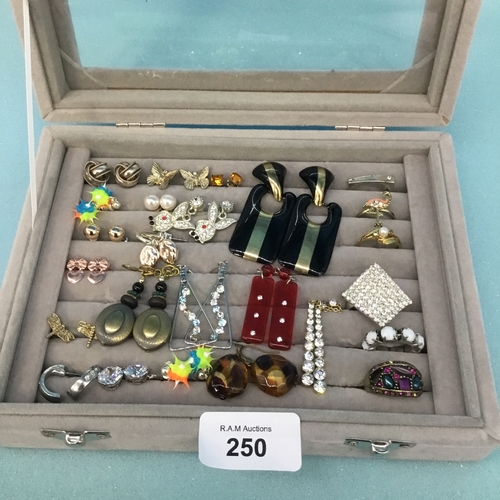 250 - Fashion and Vintage Jewellery Box to Include 17 Earrings and 6 Rings (box not inc)