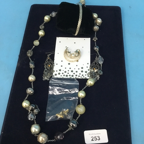 253 - Fashion and Vintage Jewellery to Include Necklaces, Earrings, Brooches and Bracelets