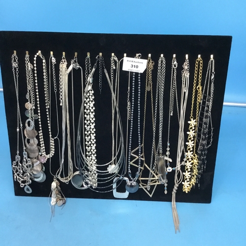 310 - Stand Of Fashion/Vintage Necklaces x17 (stand not inc)