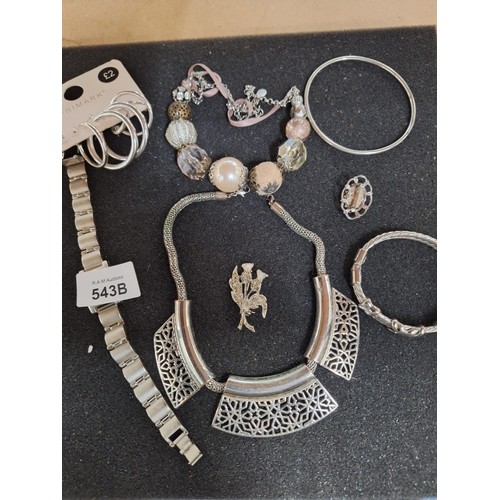 543B - Pad of F+V necklaces,bracelets,earrings,watch+brooch etc.