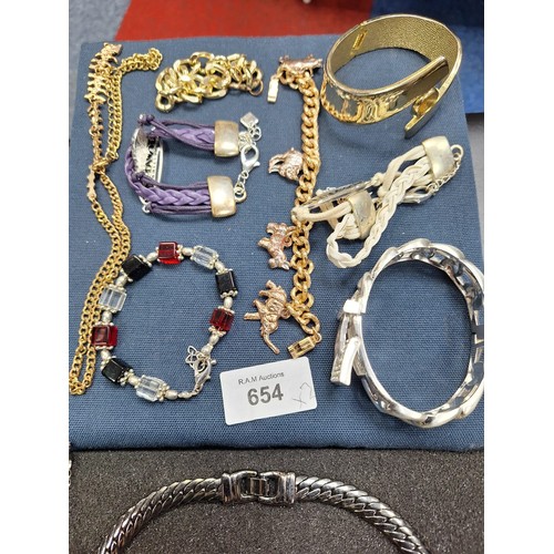 654 - Fashion and Vintage Jewellery To Include Necklaces, Bangles, Bracelets, Charms, Etc (2 pads not incl... 