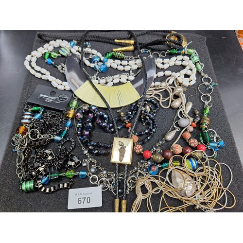 670 - Fashion and Vintage Jewellery To Include Necklaces Etc