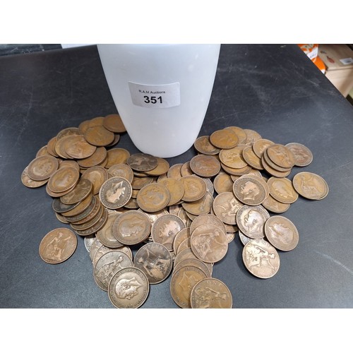 351 - Tub of Approx 100 Vintage Old Pennies