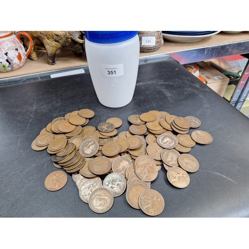 351 - Tub of Approx 100 Vintage Old Pennies