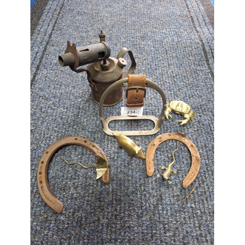 234 - Brass Ware x7 To Include Horse Shoes, Oil Burner, Stirrup, Crab,Pig and a Lizard