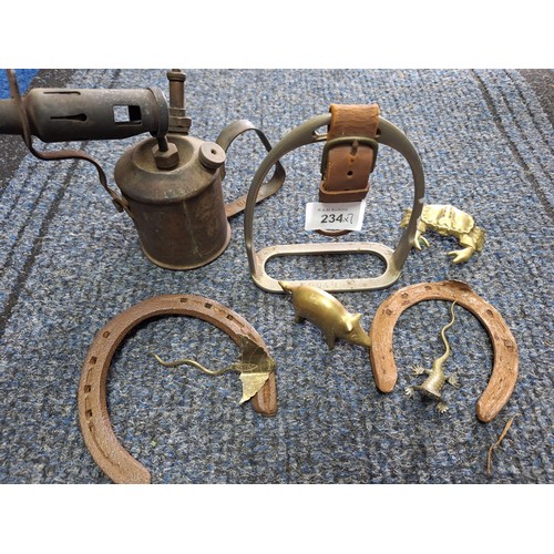 234 - Brass Ware x7 To Include Horse Shoes, Oil Burner, Stirrup, Crab,Pig and a Lizard