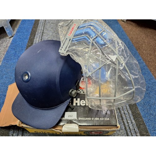 202 - Senior Hunts New In The Box County Cricket Helmet