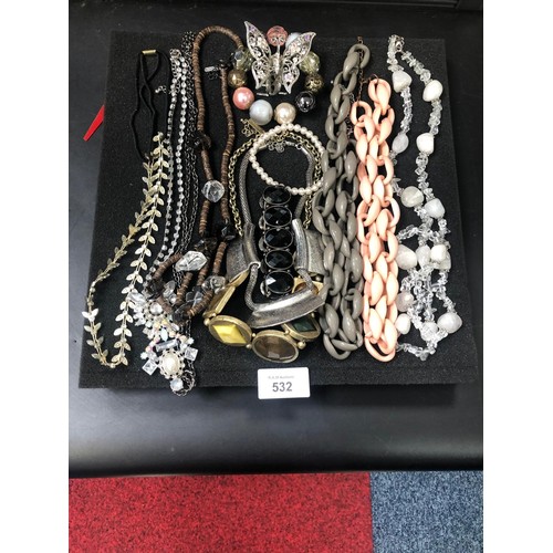 532 - Pad Of Fashion and Vintage Jewellery To Include Necklaces, Bracelets Etc