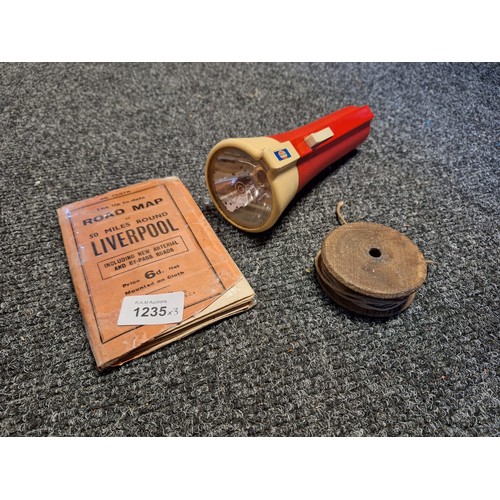 1235 - Vintage treen yo yo 
Vintage everready torch works,vintage cloth map