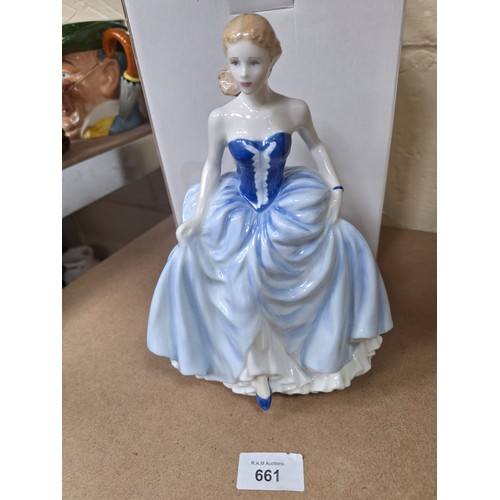 661 - Boxed Royal Doulton Classics Susan 9” Figure of the Year 2004 HN4532