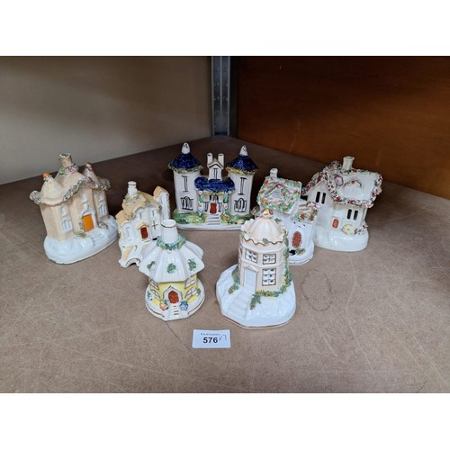 576 - Group of vintage cottages x7