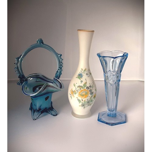 621 - 3 x Glass Items - (Basket / 2 x Vases)