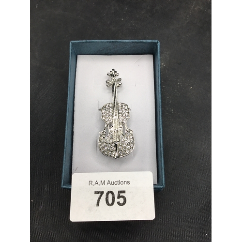 705 - Ladies decorative violin brooch