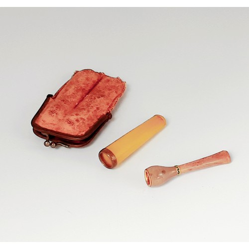 915 - 2 x Cigarette Holders - Amber / Marble in a Leather Pouch