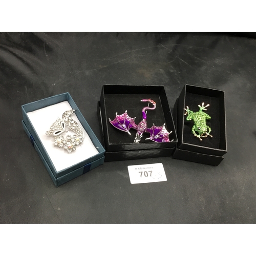 707 - 3 ladies brooches,frog,gheko,+ fox