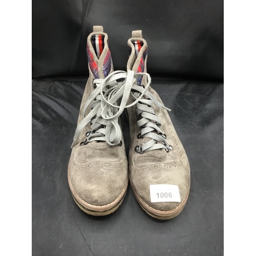 1006 - Pair of grey Tommy Hilfiger boots size 7