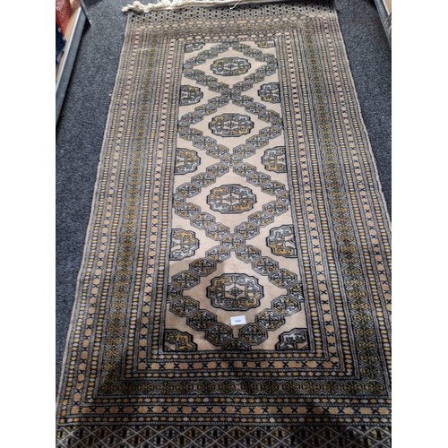 944 - Silk Middle Eastern Rug In Super Condition Approx 6ft x 3ft