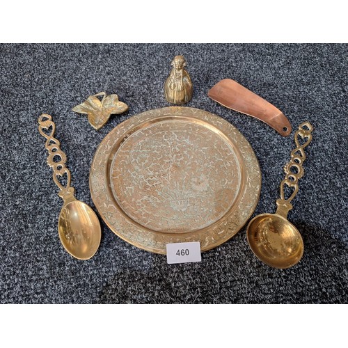 460 - Vintage Brass and Copper x6 To Include Tray, Bell, Dish, Horn and Spoons