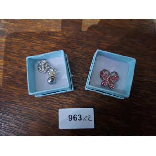 963 - Boxed 925 Silver Belly Button Bars x2