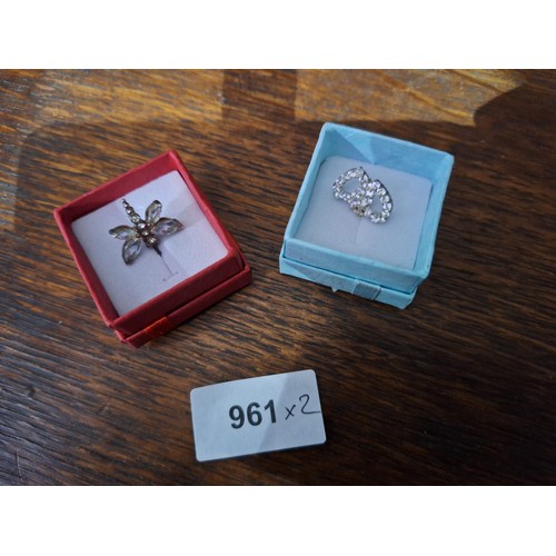 961 - Boxed 925 Silver Belly Button Bars x2