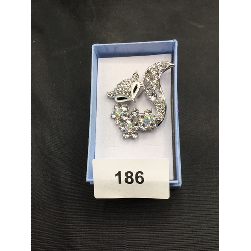 186 - Ladies Diamanté Fox Brooch