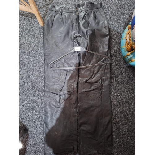 934 - Vintage SKX Leather Bikers Trousers Size 32