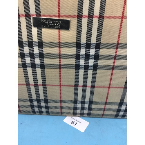 81 - Burberry Bag With a Blue Label (not authenticated)