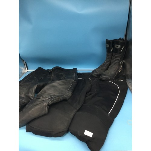 98 - Motorcycle Boots, Leather Trousers and Reinforced Pants All Black