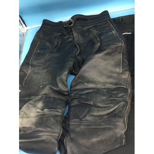 98 - Motorcycle Boots, Leather Trousers and Reinforced Pants All Black