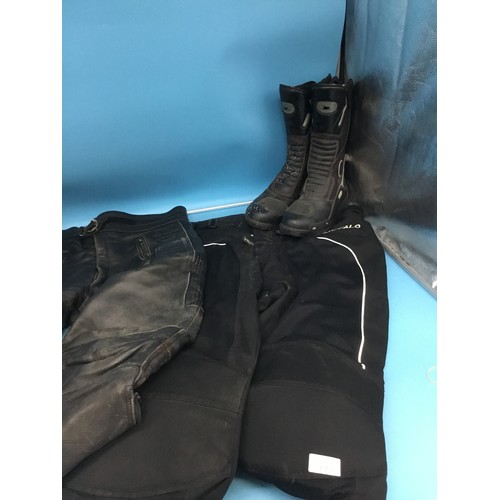 98 - Motorcycle Boots, Leather Trousers and Reinforced Pants All Black