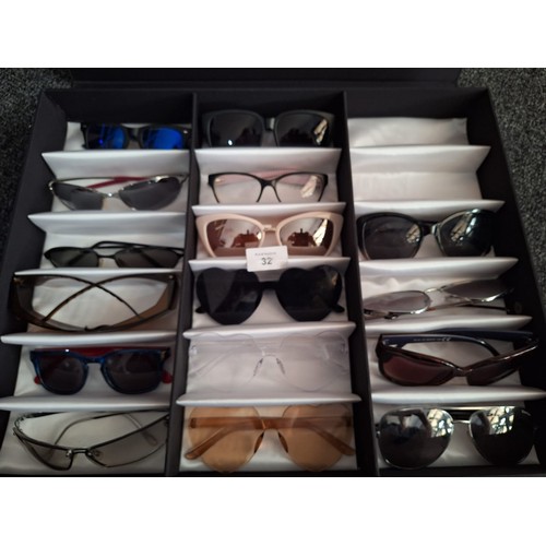 32 - Glasses Display Case and Glasses