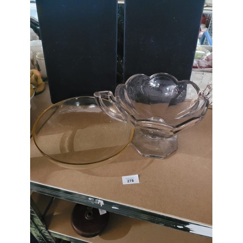 278 - Vintage Glass Fruit Bowls x2