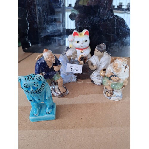 613 - Chinese Group x5 To Include Figures x3, Lucky Cat and a Blue Man