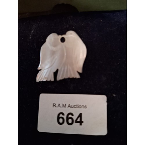 664 - Boxed Vintage Mother Of Pearl Doves Brooch