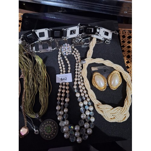 642 - Pad Of Fashion and Vintage Jewellery To Include Earrings, Belt Chain, Necklaces, Pendants Etc