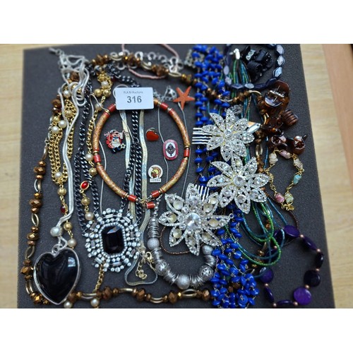 316 - Pad of Fashion and Vintage Jewellery To Include Necklaces, Bracelets and Hair Grips/Clips