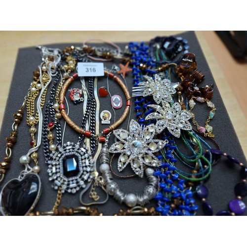 316 - Pad of Fashion and Vintage Jewellery To Include Necklaces, Bracelets and Hair Grips/Clips