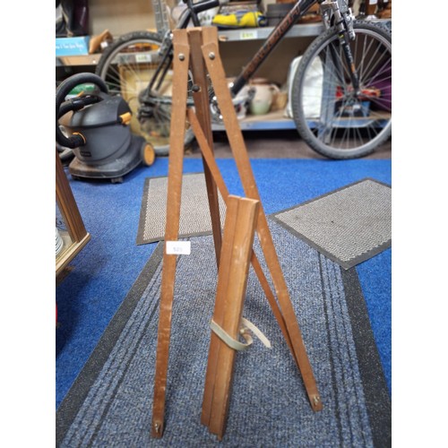 529 - Vintage Easel