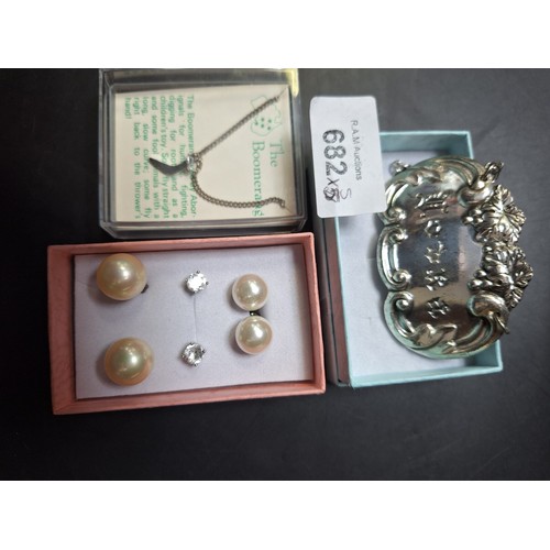 682 - Boxed Fashion and Vintage Jewellery x5 To Include Earrings, Pendant and Chain